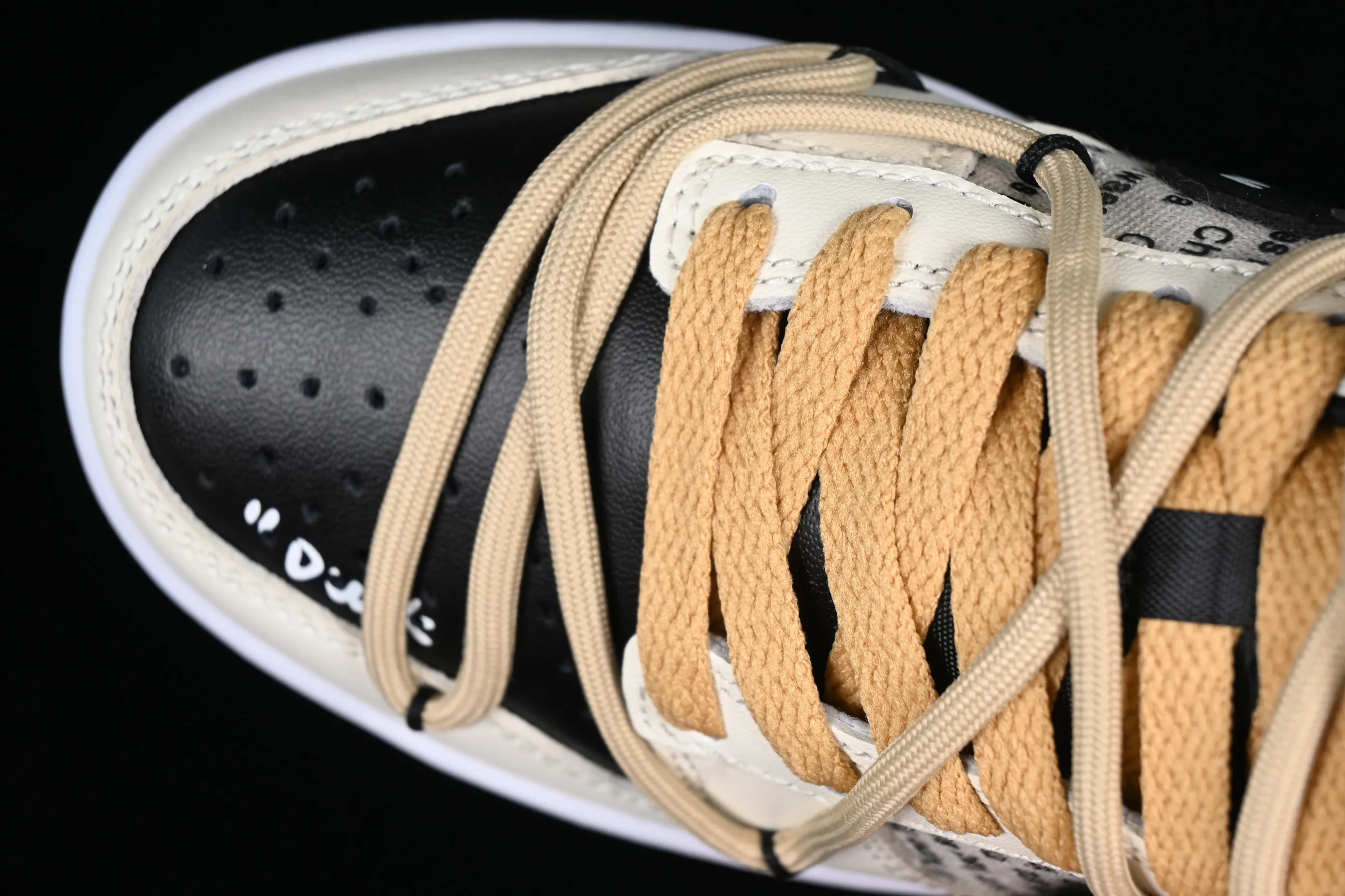 All categories Nk SB Dunk series Nk SB Dunk Low low-top sneakers Nk Dunk Low strap customization SB smashed backboard fashion casual sneakers DV0831-002
